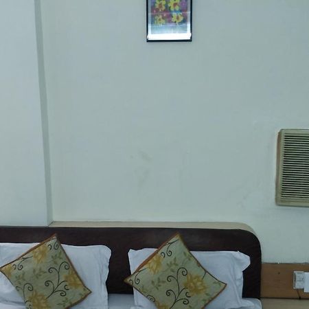 Hotel Damjis Ahmedabad Eksteriør billede