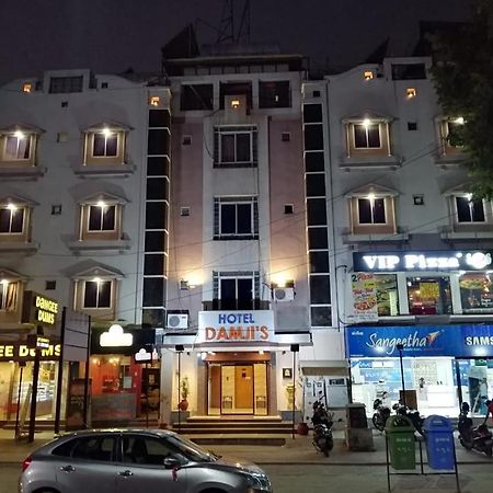 Hotel Damjis Ahmedabad Eksteriør billede
