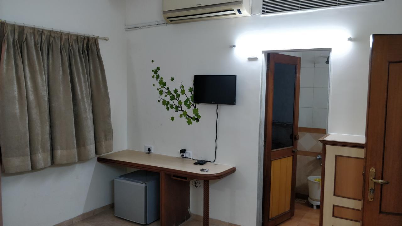 Hotel Damjis Ahmedabad Eksteriør billede